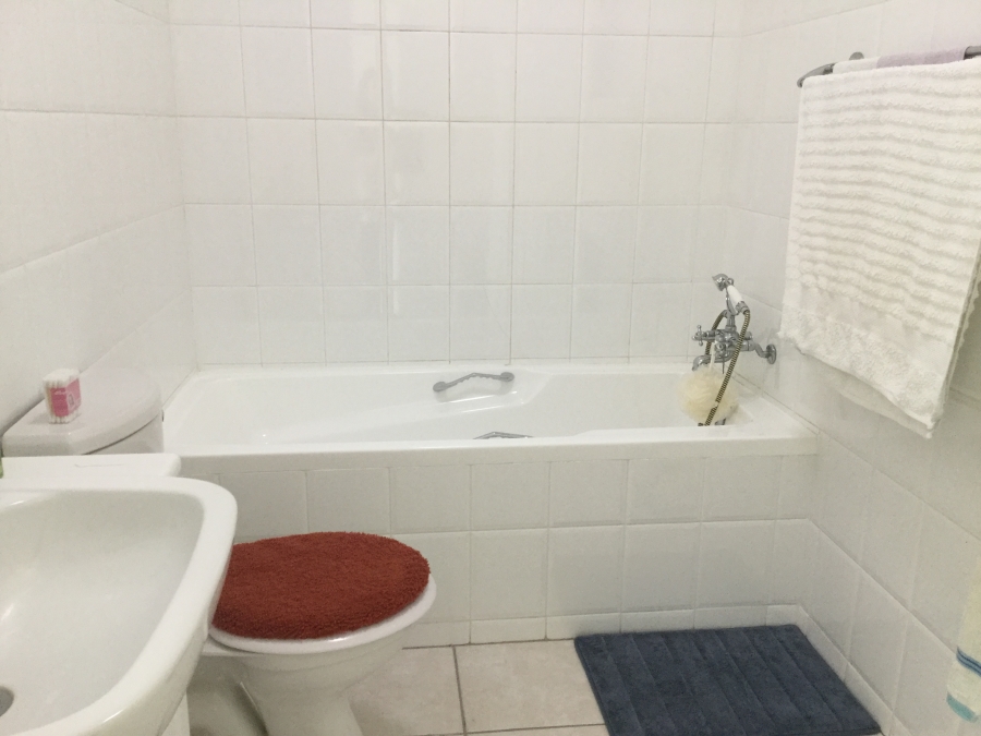 To Let 2 Bedroom Property for Rent in Summerstrand Eastern Cape